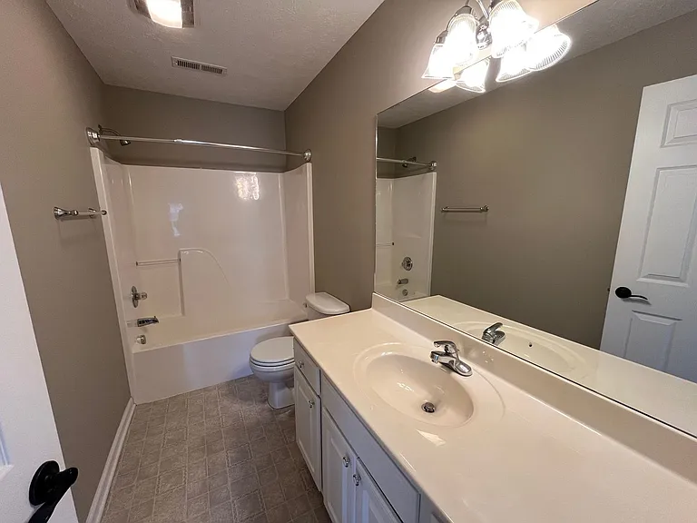 696 Wyndhurst Dr — Photo 27