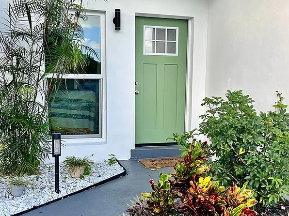 821 95th Ave N, Naples, FL 34108