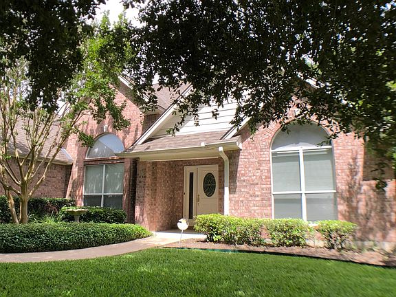 3rd image of 2308 Crystal Dr