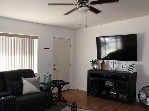 3rd image of 423 Sabino Dr