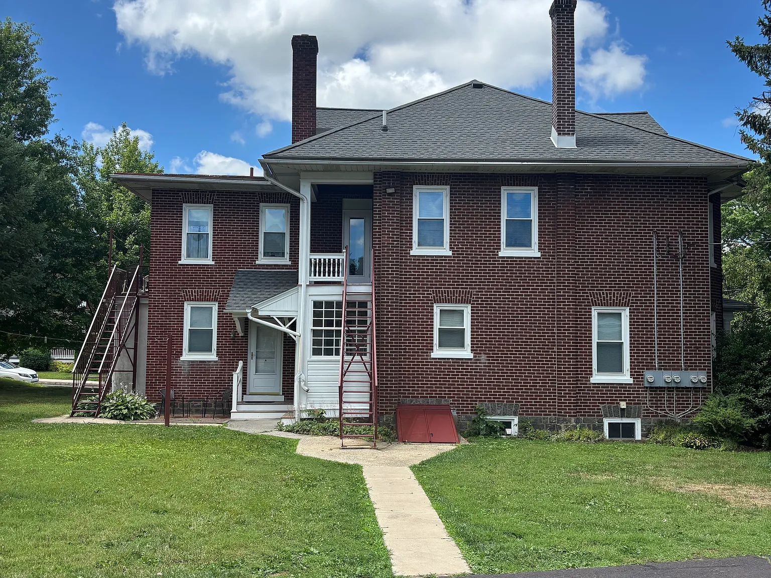 3 bed, $2,200 — Photo 3