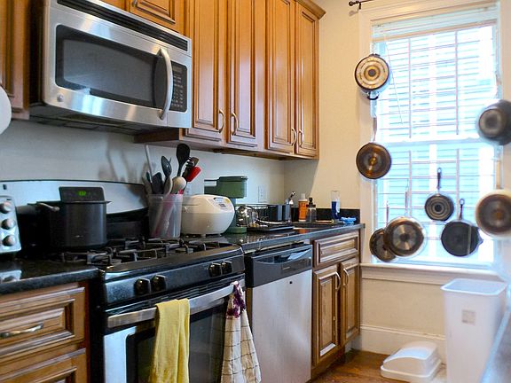 3rd image of 169 Hillside St