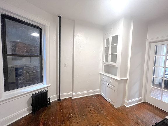 4th image of 19 Stuyvesant St APT 4C