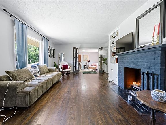 5th image of 144 Georgia St