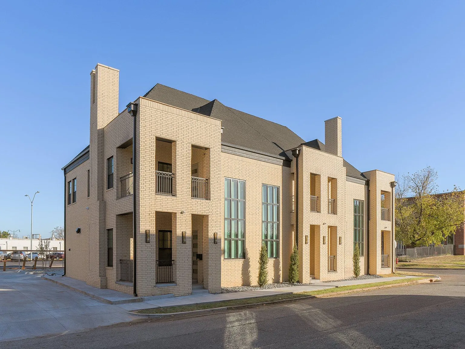 2506 N Douglas Ave — Photo 4