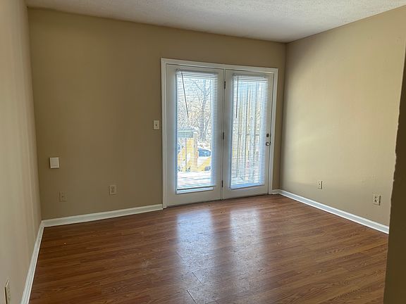 3rd image of 3756 Camelot Dr