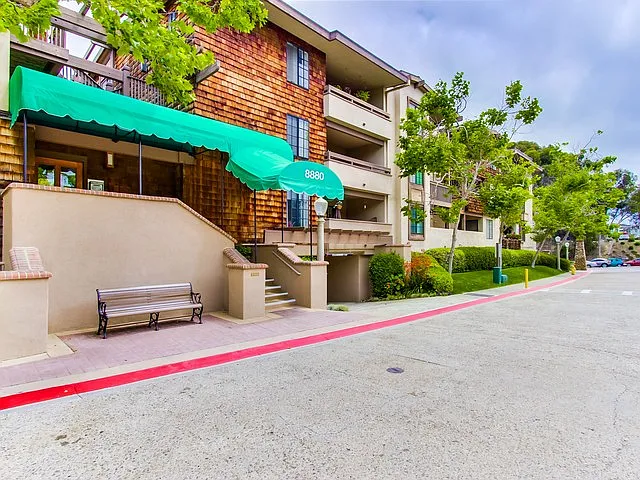 8860 Villa La Jolla Dr #218 — Photo 11