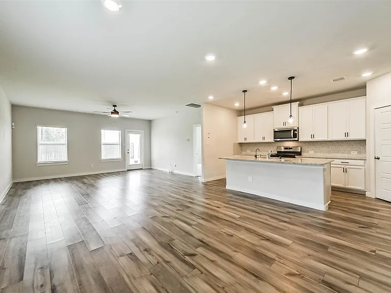 8515 Lake Groove Ln — Photo 5