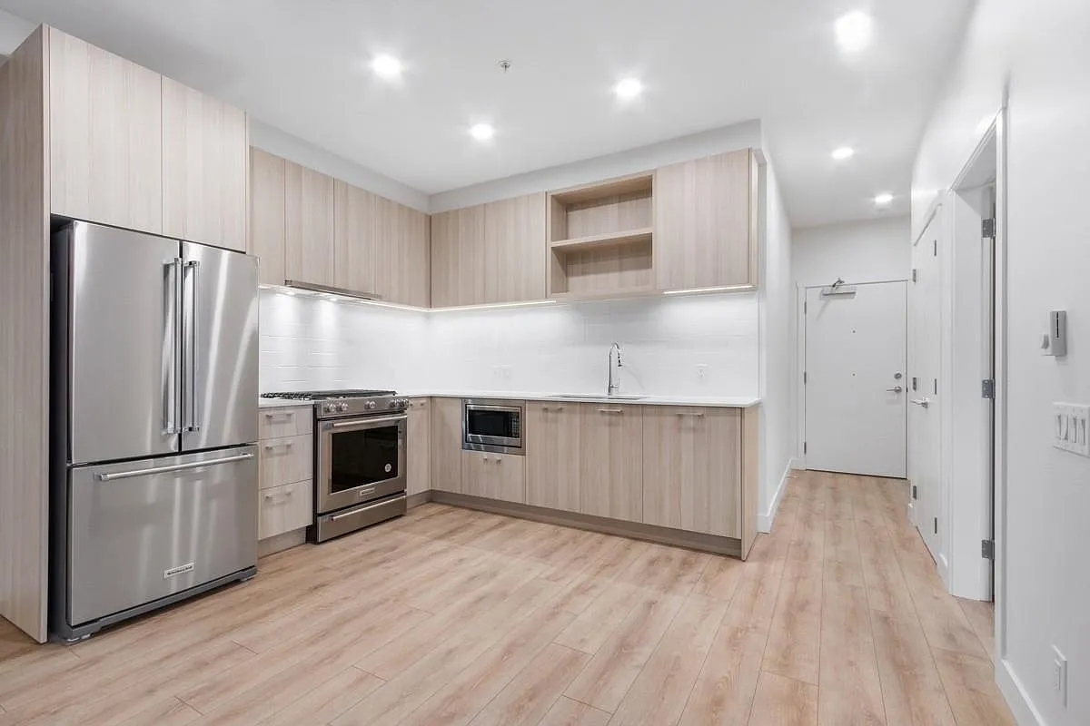 2 bed, 729 sqft, $2,400 — Photo 3