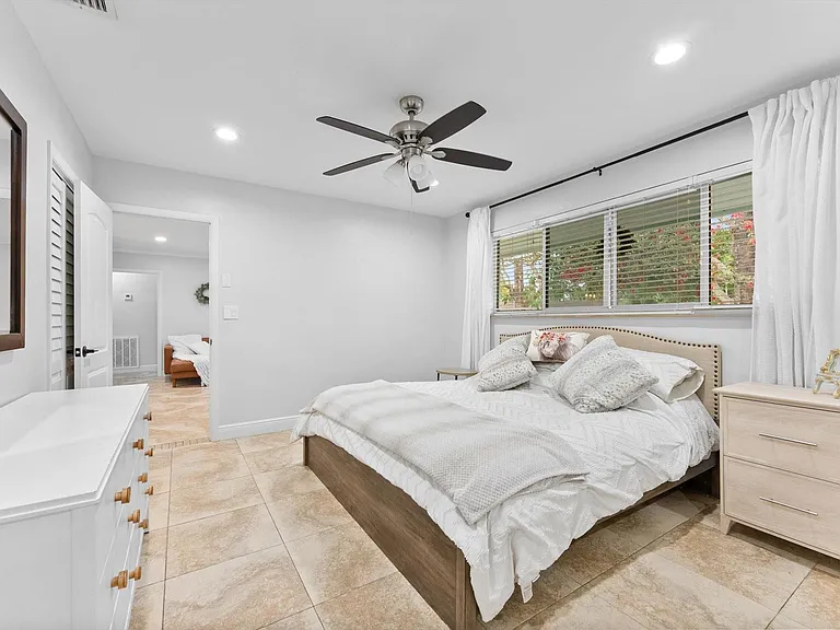 1257 NW 5th St — Photo 27