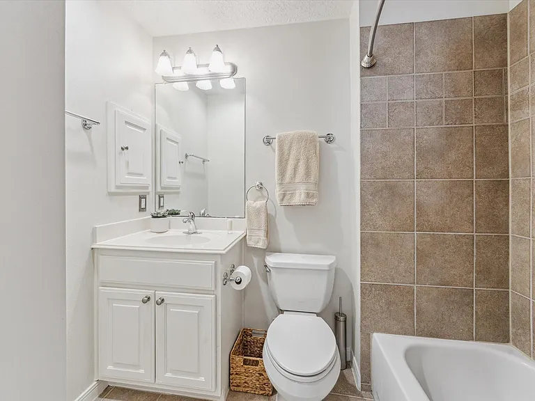 427 N Gate Stone — Photo 23