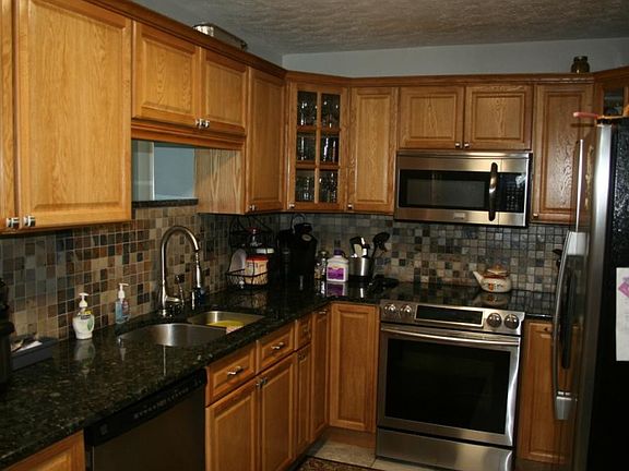 5th image of 244 Dunbar St