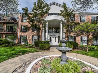 5300 Carriageway Dr APT 110, Rolling Meadows, IL 60008