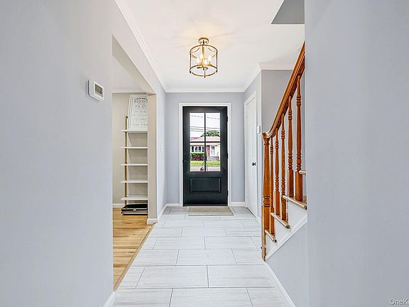 4th image of 95 Colonial Drive