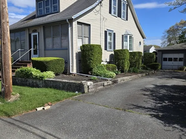 954 Glen St, New Bedford, MA 02745