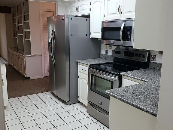 3rd image of 14 Cypress Green Ct