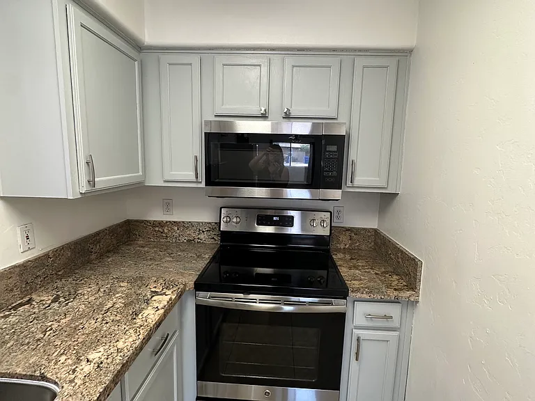1005 E Water St #1 — Photo 7