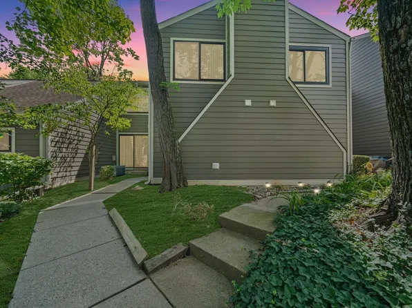 9853 Timbers Dr, Cincinnati, OH 45242