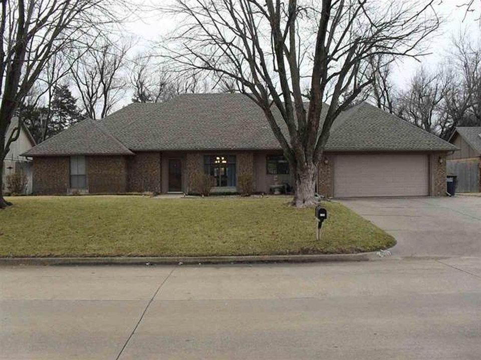 1st image of 4107 Country Club Dr