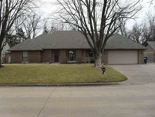 4107 Country Club Dr Photo 1