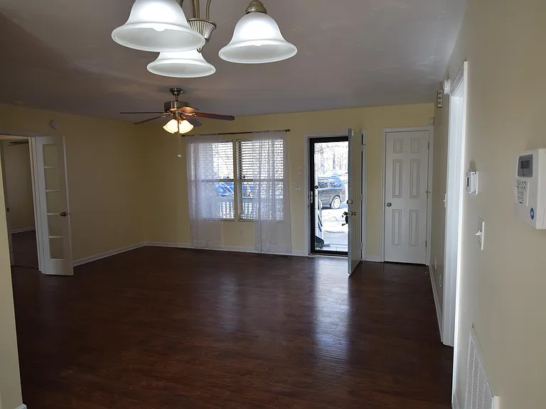 145 Jefferson Dr — Photo 5