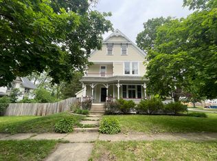 322 Crawford Ave, Dixon, IL 61021