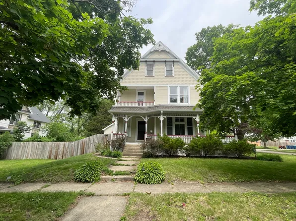 322 Crawford Ave, Dixon, IL 61021