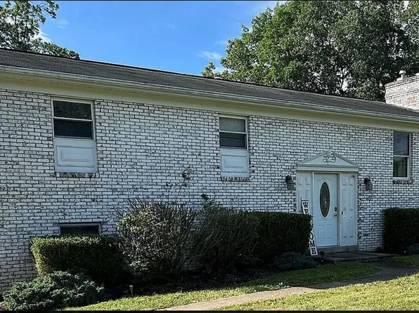 217 Millstone Dr, Beckley, WV 25801