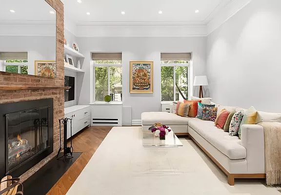 2nd image of 228 W 21st St APT 3
