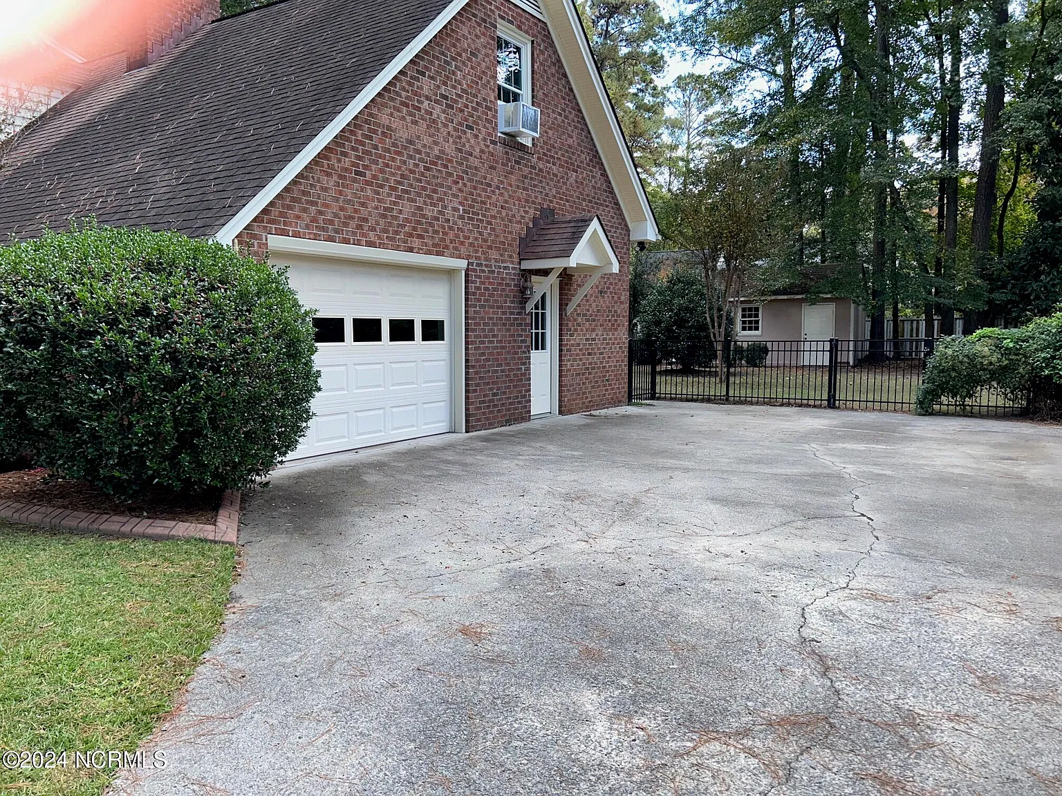 3 bed, 2.5 bath, 2874 sqft, $3,000 — Photo 3