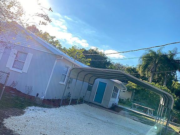 2nd image of 300 Palm St