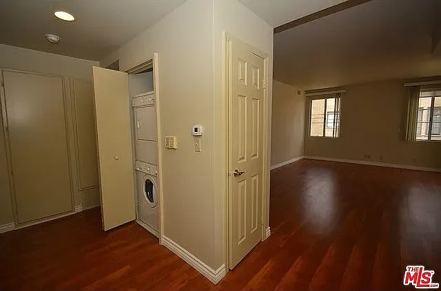 211 S Poinsettia Pl — Photo 4