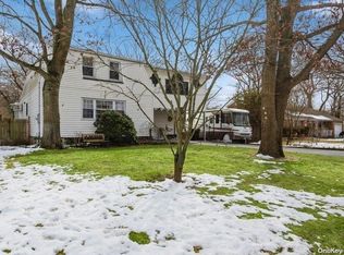 560 Kime Ave, West Islip, NY 11795