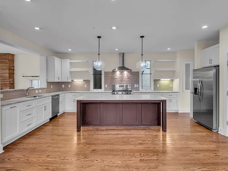 921 Hillview Hts — Photo 12