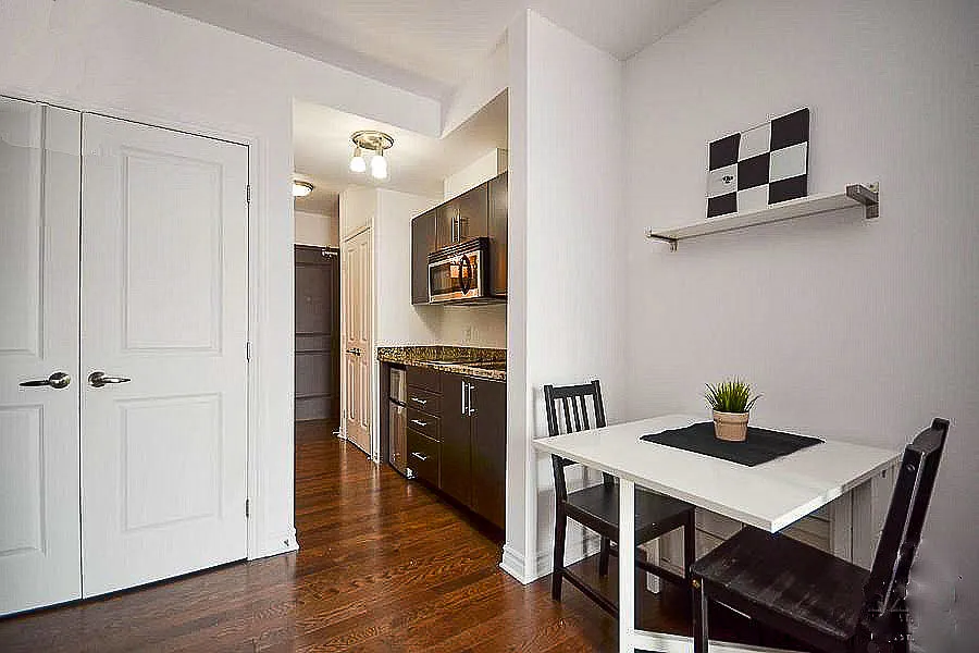 Studio, 340 sqft, $1,650 — Photo 3