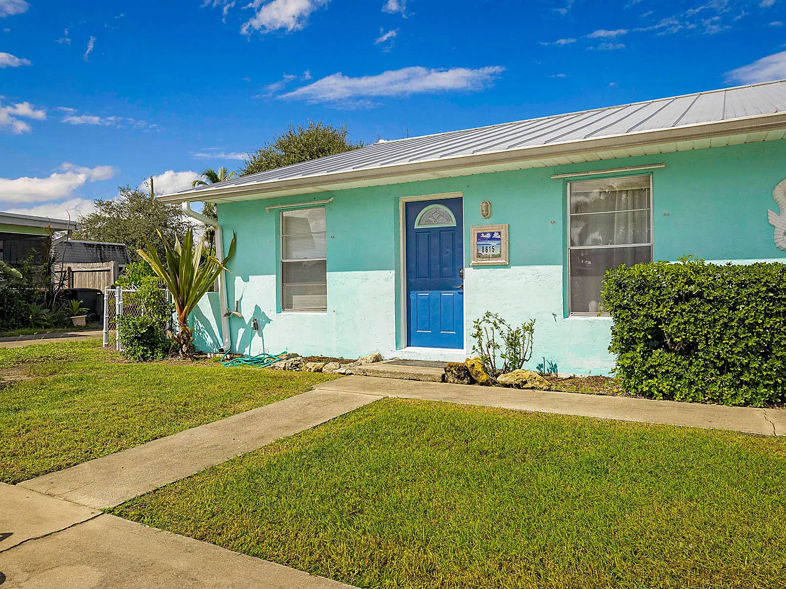 2 bed, 1.0 bath, 925 sqft, $2,200 — Photo 2