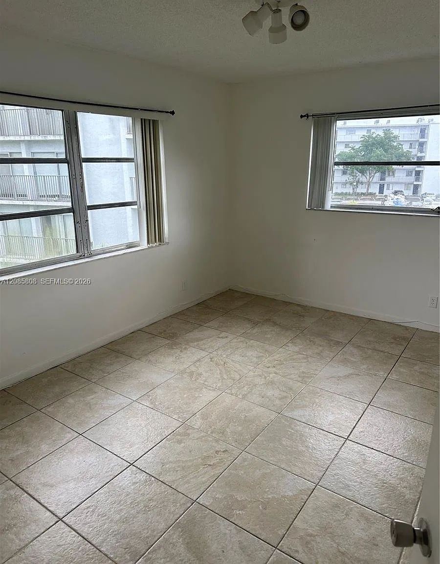 8730 N Sherman Cir — Photo 4