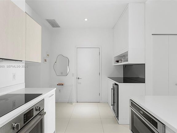 3rd image of 501 NE 31st St Unit 204