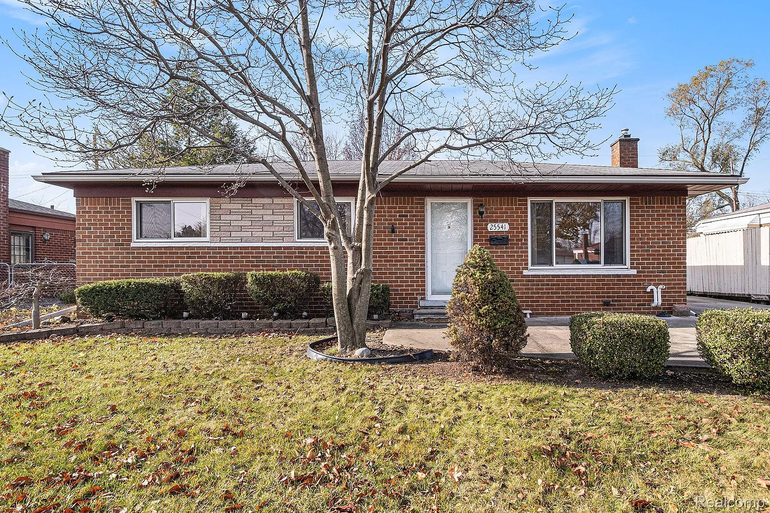 25541 Virginia Dr photo 1