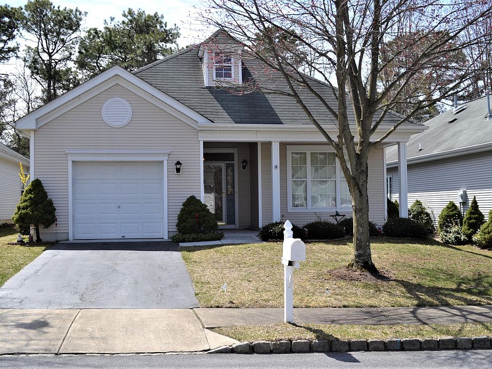 1st image of 26 Silverwoods Dr