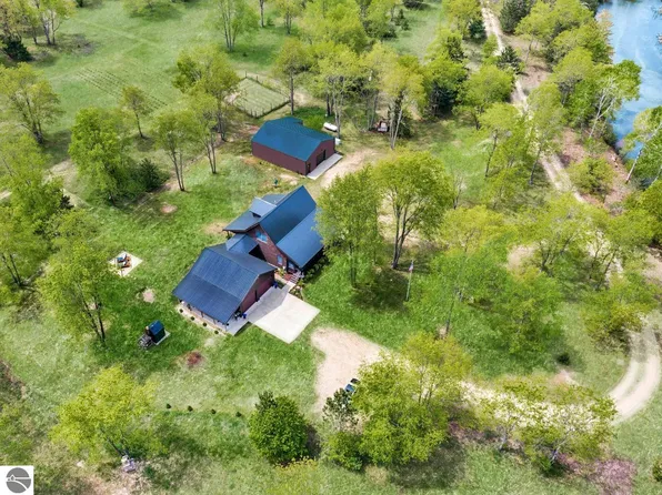 3733 S Reynolds Rd, Thompsonville, MI 49683