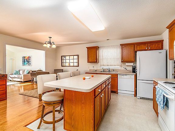 2nd image of 7303 Bay Harbour Ct