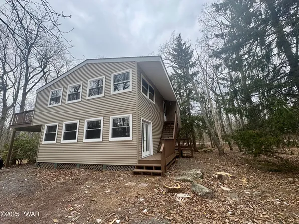 806 Warbler Ct, Lords Valley, PA 18428