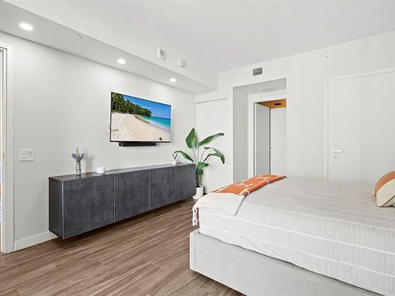 1300 Brickell Bay Dr #2105 — Photo 18