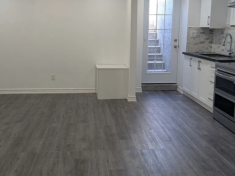 12 Formosa Ave E #BASEMENT — Photo 5