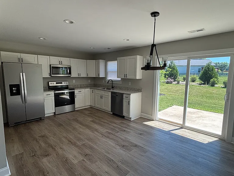113 Woodstone Ln — Photo 5