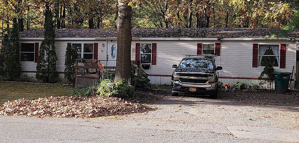 1st image of 72 Lakeside Dr
