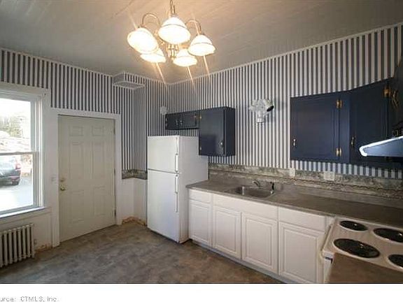 2nd image of 48B Park St