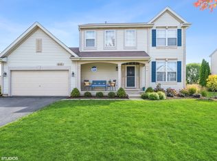 445 Mockingbird Ct, Lindenhurst, IL 60046