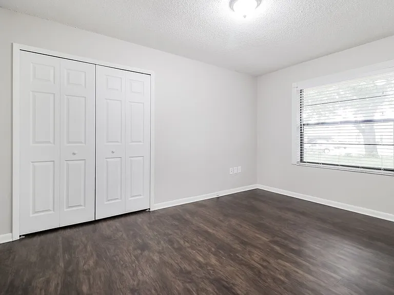 4262 Sandhurst Dr — Photo 13